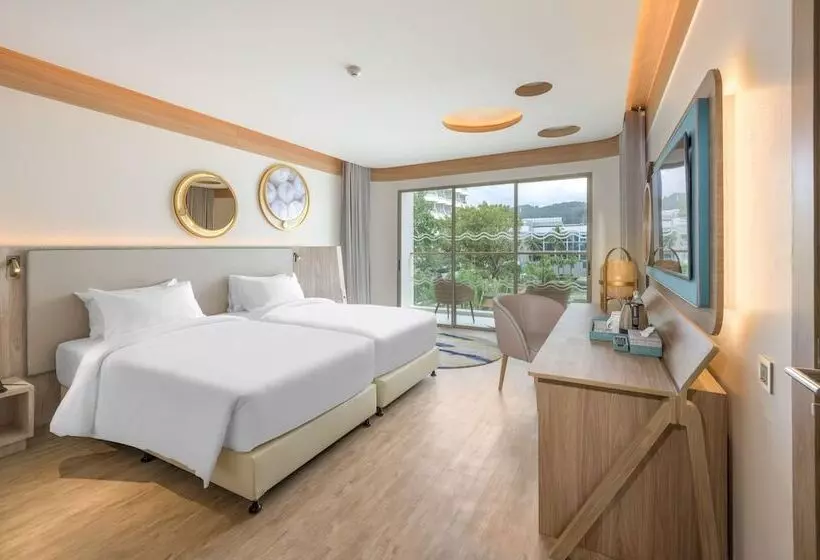 バルコニー付プレミアムルーム, Andaman Embrace Patong, Phuket