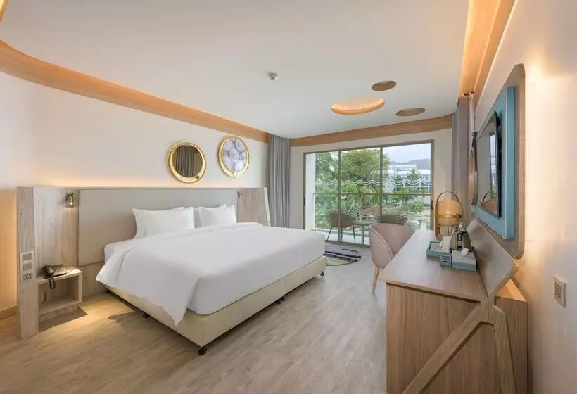 バルコニー付プレミアムルーム, Andaman Embrace Patong, Phuket