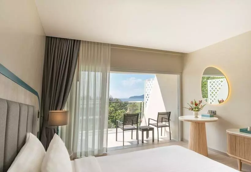 オーシャンビュースタンダードルームバルコニー付き, Andaman Embrace Patong, Phuket