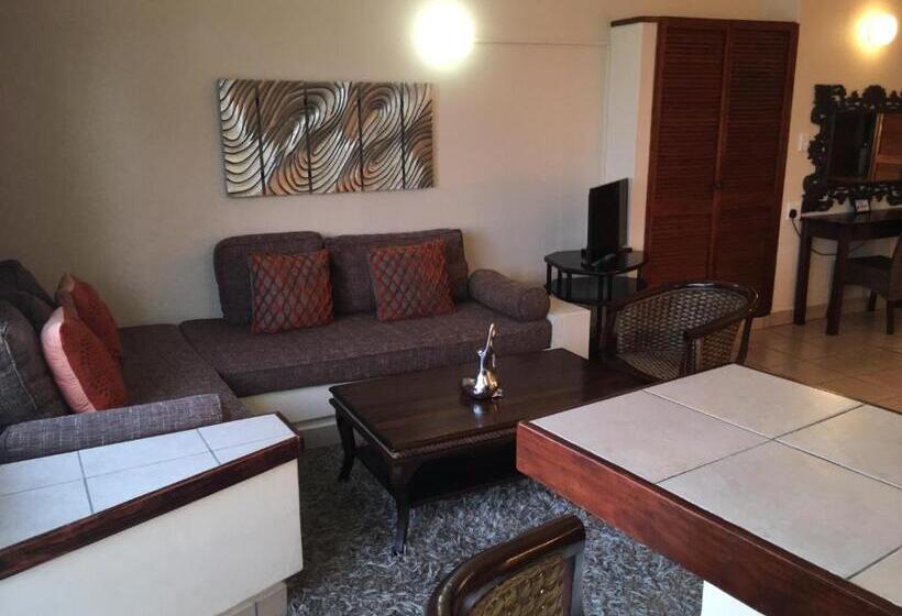 חדר דלוקס עם מרפסת, Salt Rock Hotel And Beach Resort