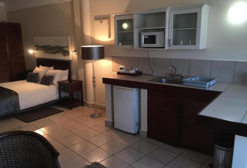 חדר דלוקס עם מרפסת, Salt Rock Hotel And Beach Resort