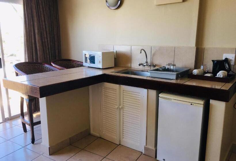 חדר דלוקס עם מרפסת, Salt Rock Hotel And Beach Resort