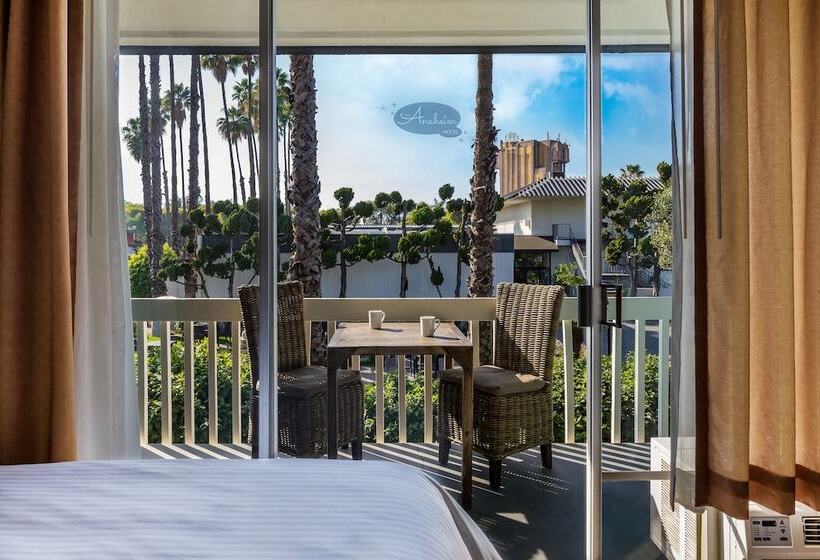 غرفة قياسية, Anaheim