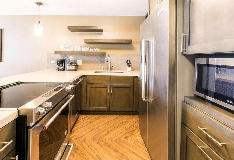 סוויטה, Aston Waikiki Beach Tower