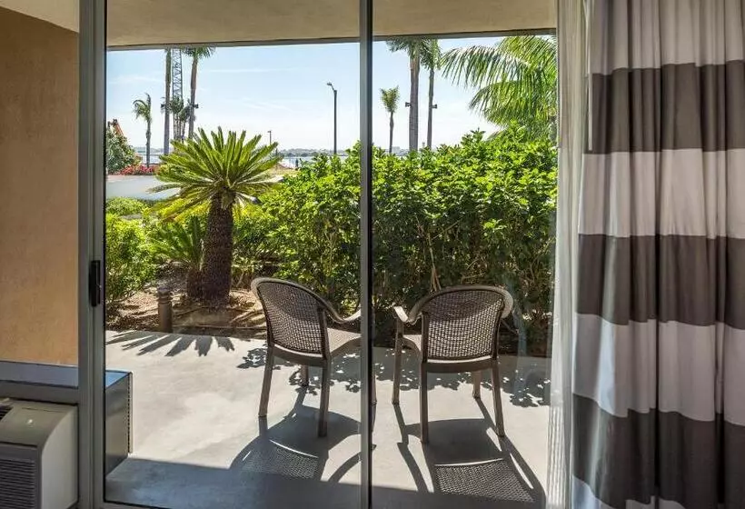 اتاق استاندارد با تخت بزرگ, Bay Club Hotel And Marina