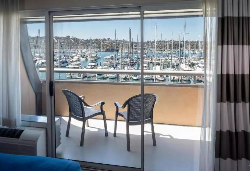 اتاق استاندارد با چشم‌انداز, Bay Club Hotel And Marina