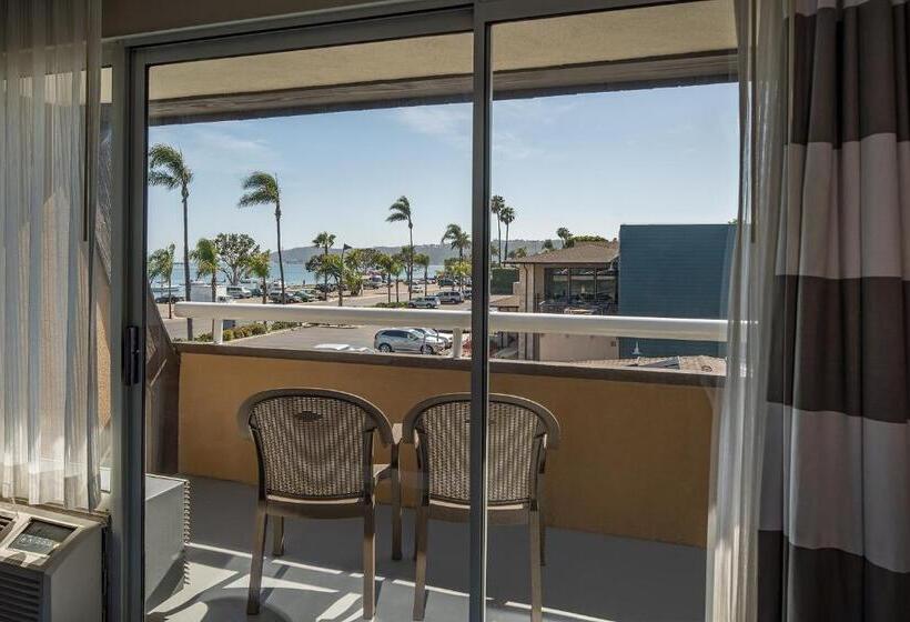 غرفة قياسية سرير كينج, Bay Club Hotel And Marina
