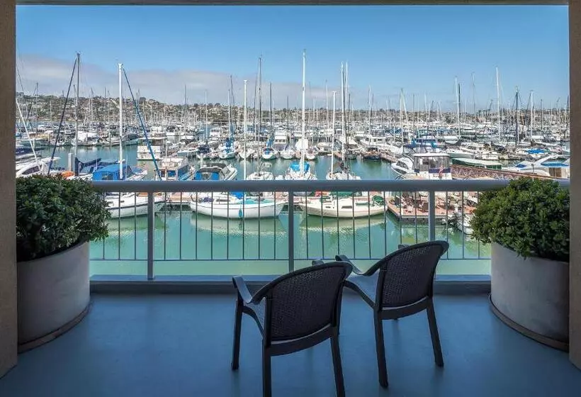 اتاق استاندارد در طبقه همکف, Bay Club Hotel And Marina