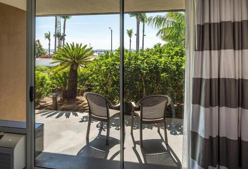 غرفة قياسية سرير كينج لذوى الإحتياجات الخاصة, Bay Club Hotel And Marina