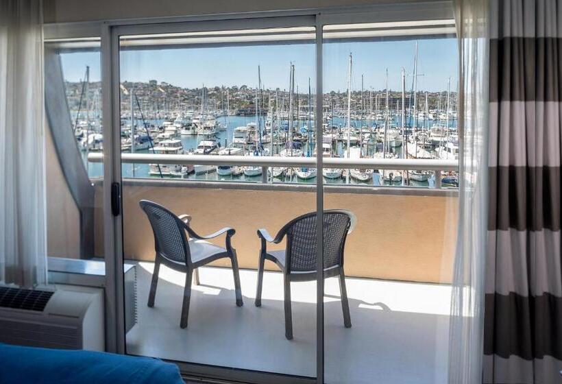 חדר סטנדרט עם מיטת קינג, Bay Club Hotel And Marina