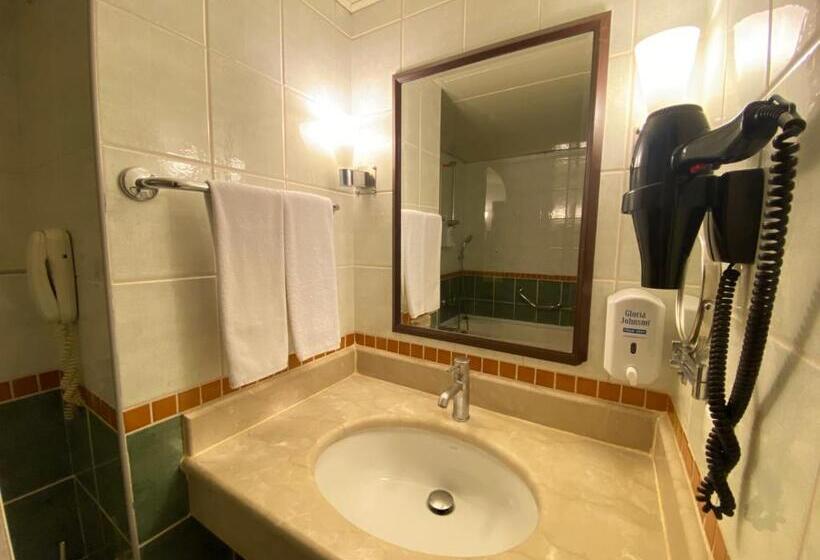 スタンダードトリプルルーム, Best Western Plus Khan