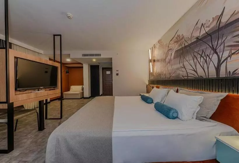 Deluxe Suite King Bed, Best Western Plus Khan