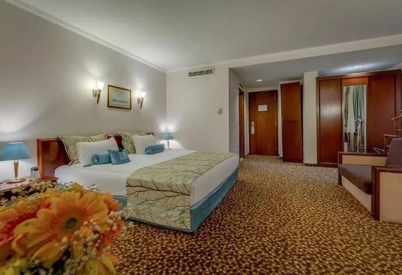 سوییت جونیور, Best Western Plus Khan