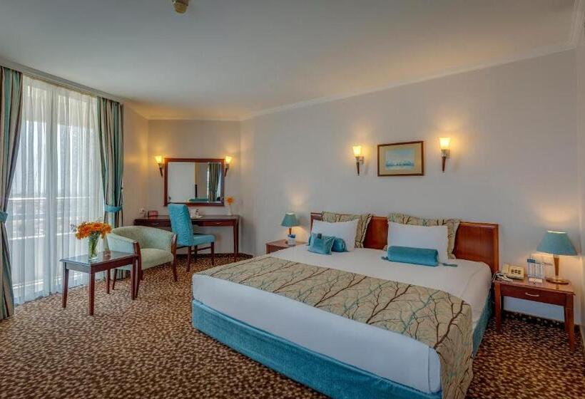 سوییت جونیور, Best Western Plus Khan
