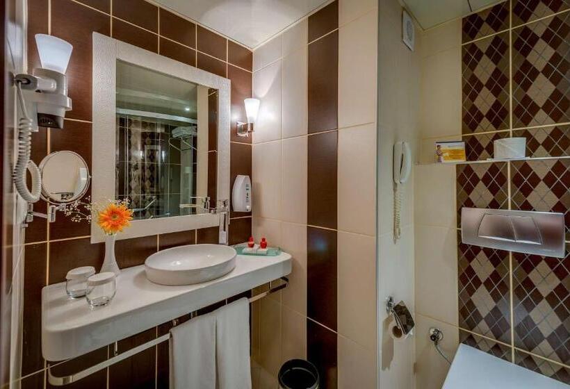 キングサイズベッドのスイートルーム, Best Western Plus Khan