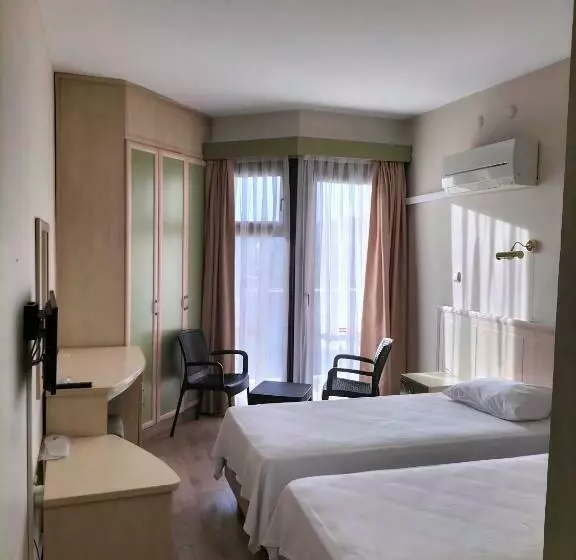 Basic Yhden Hengen Huone, Rıdvan
