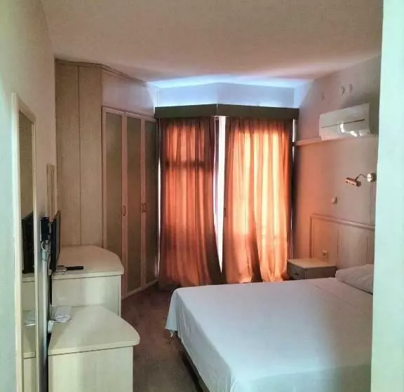 Basic Yhden Hengen Huone, Rıdvan