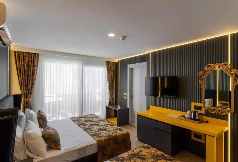 Deluxe Suite Sea View, Tema 242