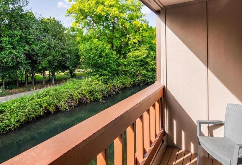 Четырехместный Номер Стандарт с Балконом, Best Western New Oregon Motel