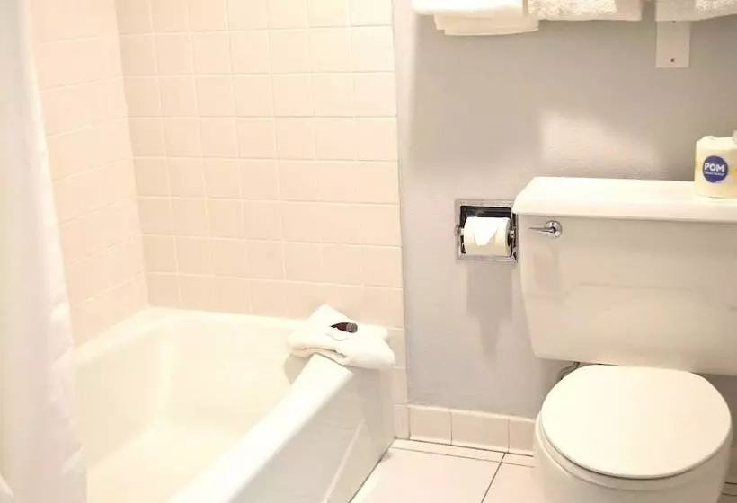 ２ダブルベッドのスタンダードルーム, Americas Best Value Inn And Suites St. Cloud