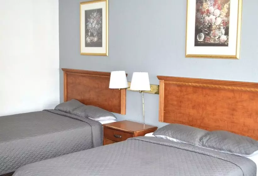 ２ダブルベッドのスタンダードルーム, Americas Best Value Inn And Suites St. Cloud