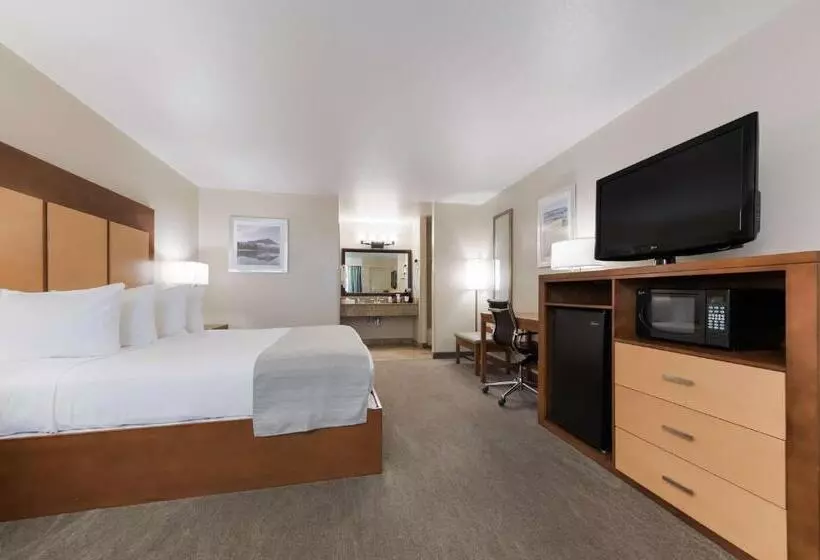 キングサイズベッドのスタンダードルーム, Best Western Foothills Inn