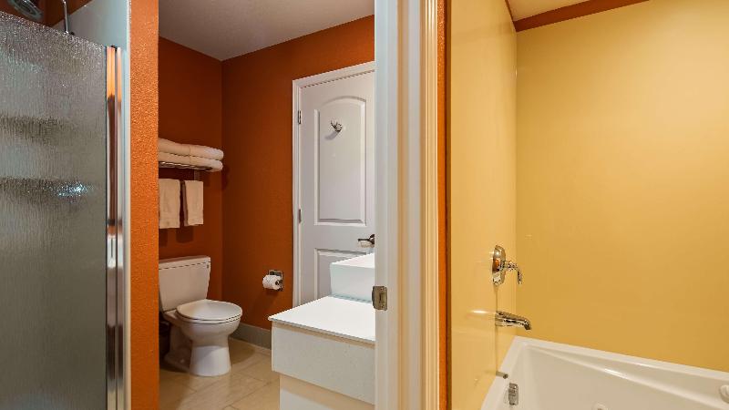 스위트 킹사이즈 침대, Best Western Plus Inn Scotts Valley