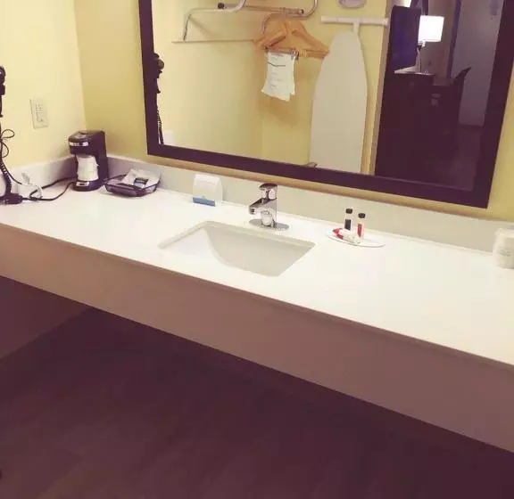 キングサイズベッドのスタンダードルーム, Surestay Plus By Best Western Beaumont