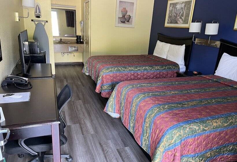 غرفه قياسيه سريرين مزدوجين, Kansas Inn