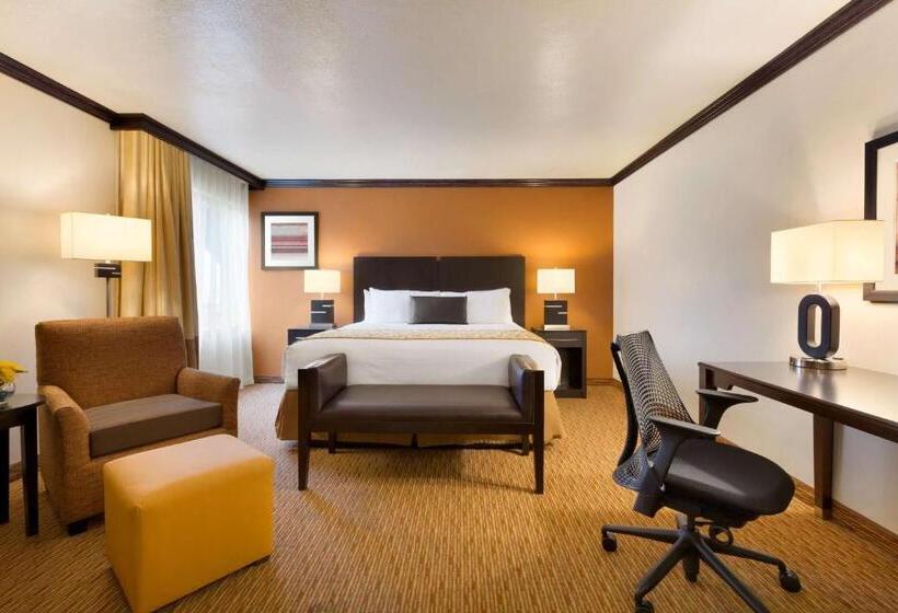 带大床的行政房间, Park Inn By Radisson Salt Lake Citymidvale