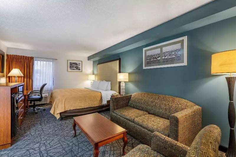 اتاق استاندارد با تخت بزرگ, Quality Inn Austintown Youngstown West