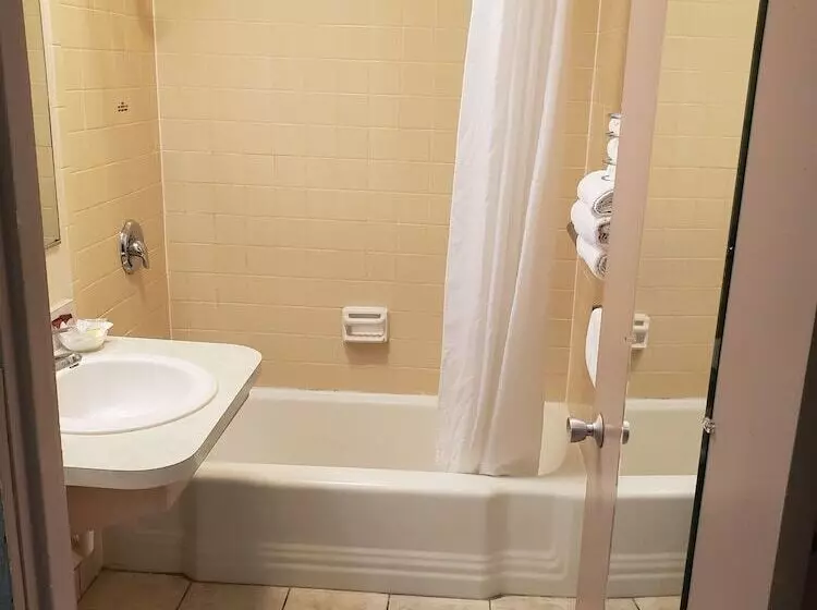 ２ダブルベッドのスタンダードルーム, Richmond Inn & Suites