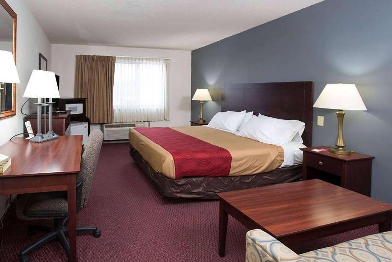 غرفة قياسية سرير كينج, Travelodge By Wyndham Merrill