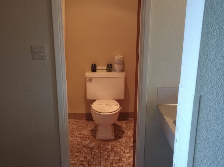 家庭间, Cocusa Motel