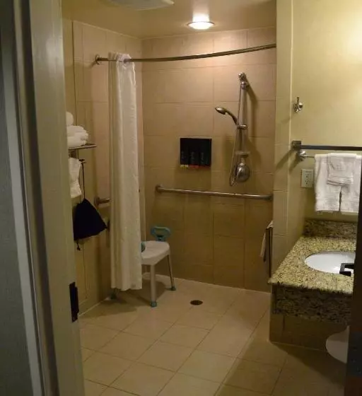 身障者適用キングサイズベッドルーム, Best Western Plus Silverdale Beach