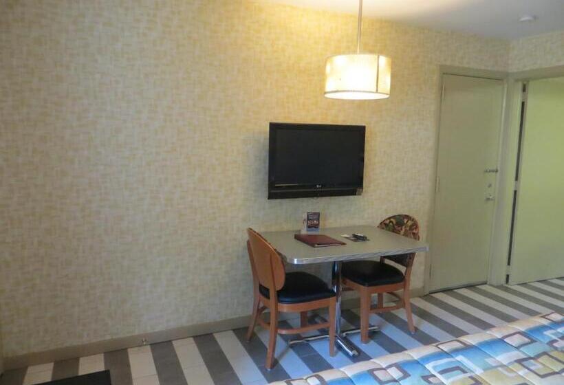 اتاق اکونومی, Carleton Of Oak Park