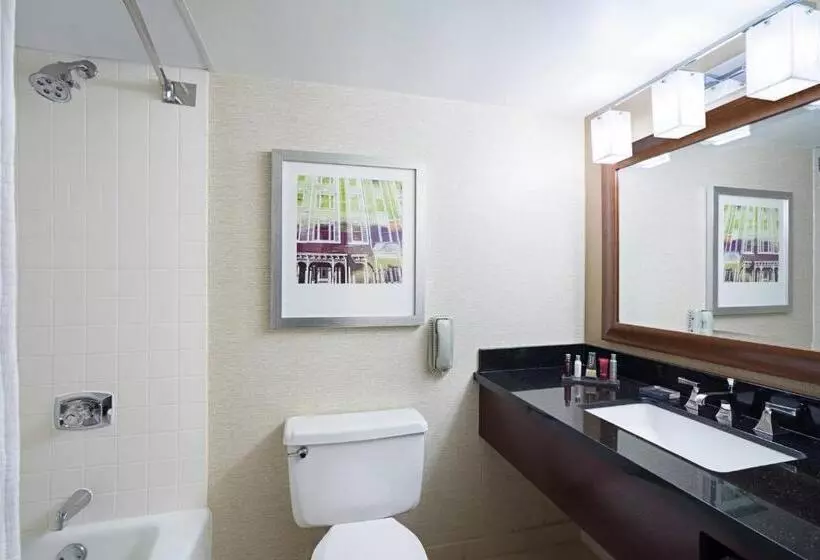 اتاق استاندارد با تخت بزرگ برای معلولان, Charleston Marriott Town Center