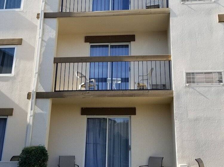 اتاق داخلی دلوکس, Club Hotel Nashville Inn & Suites