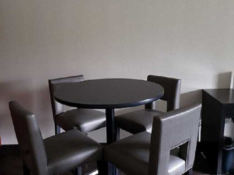 سوییت اجرایی, Club Hotel Nashville Inn & Suites