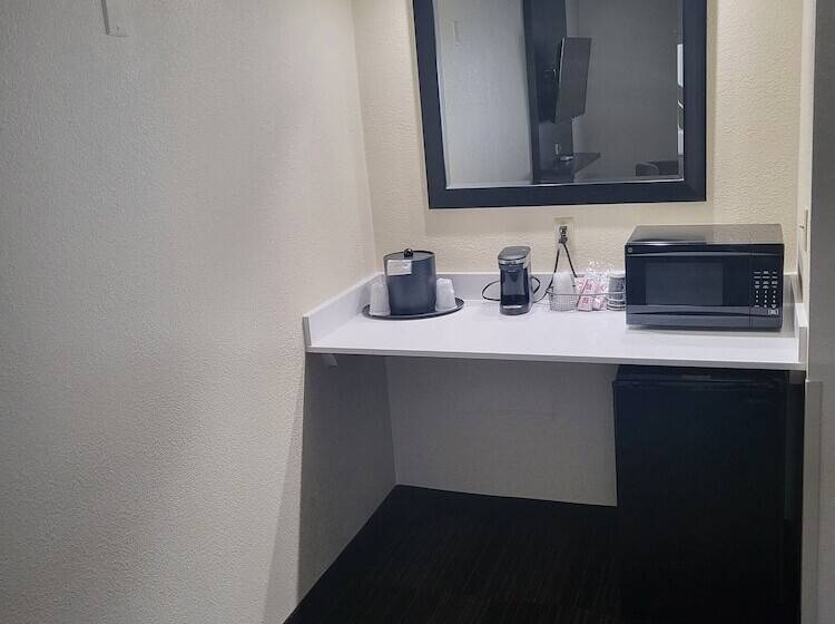 سوییت اجرایی, Club Hotel Nashville Inn & Suites