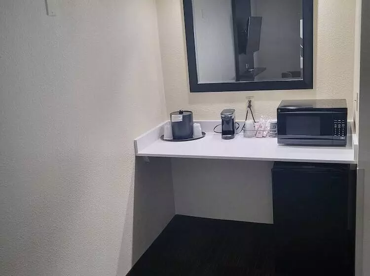 سوییت اجرایی, Club Hotel Nashville Inn & Suites