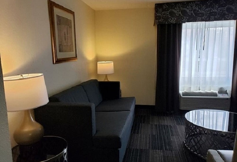 سوییت اجرایی, Club Hotel Nashville Inn & Suites