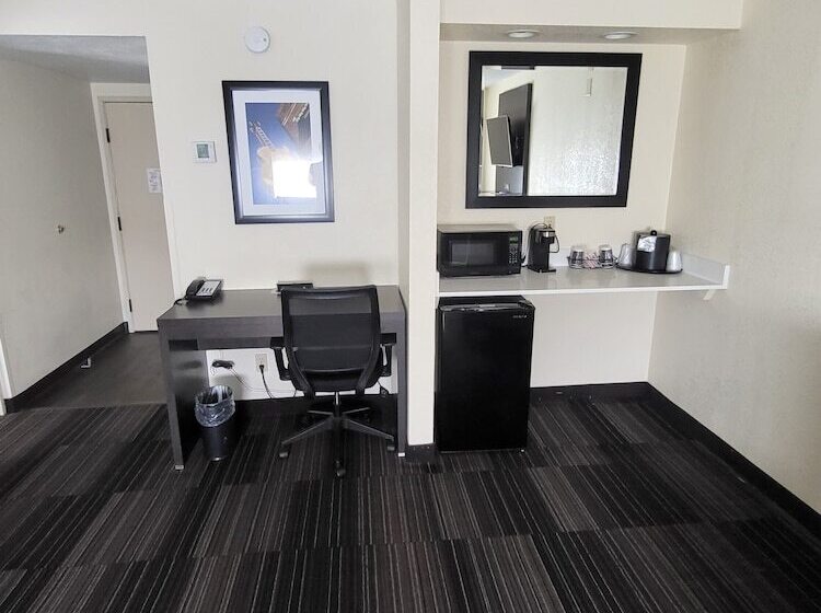 Suite Executive, Club Hotel Nashville Inn & Suites
