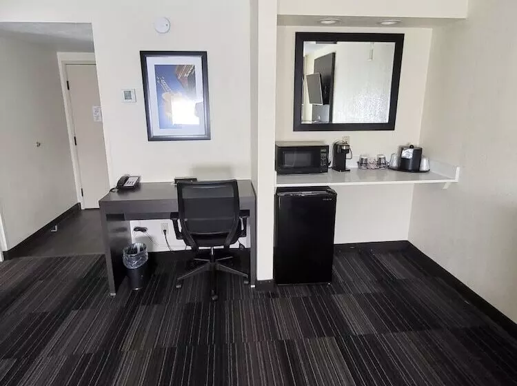 سوییت اجرایی, Club Hotel Nashville Inn & Suites