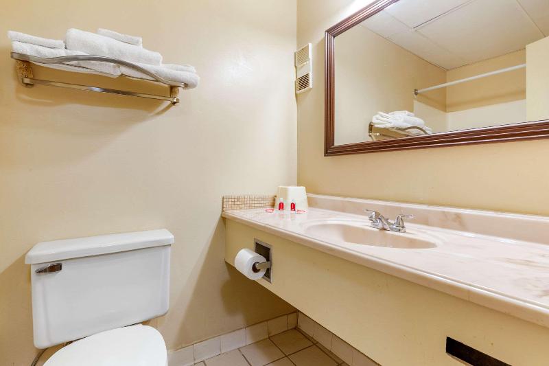Номер Стандарт, Econo Lodge Burlington I40
