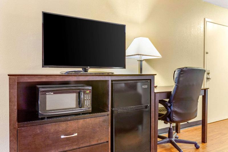 Стандартный Номер Кровать Кинг, Econo Lodge Burlington I40