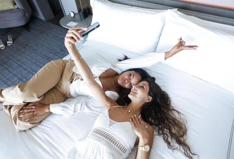 غرفة قياسية لذوى الاحتياجات الخاصة, Fairmont Century Plaza Los Angeles