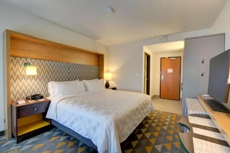 اتاق استاندارد با تخت بزرگ برای معلولان, Holiday Inn Salem, An Ihg