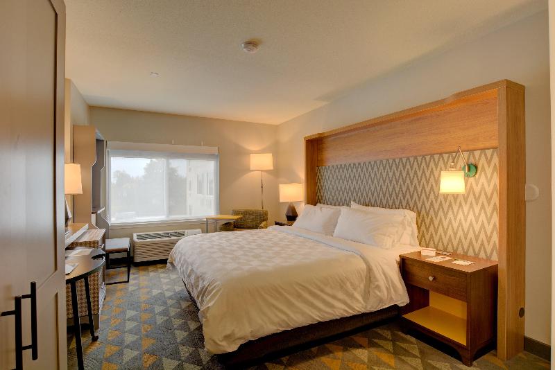 キングサイズベッドのスタンダードルーム, Holiday Inn   Salem, An Ihg