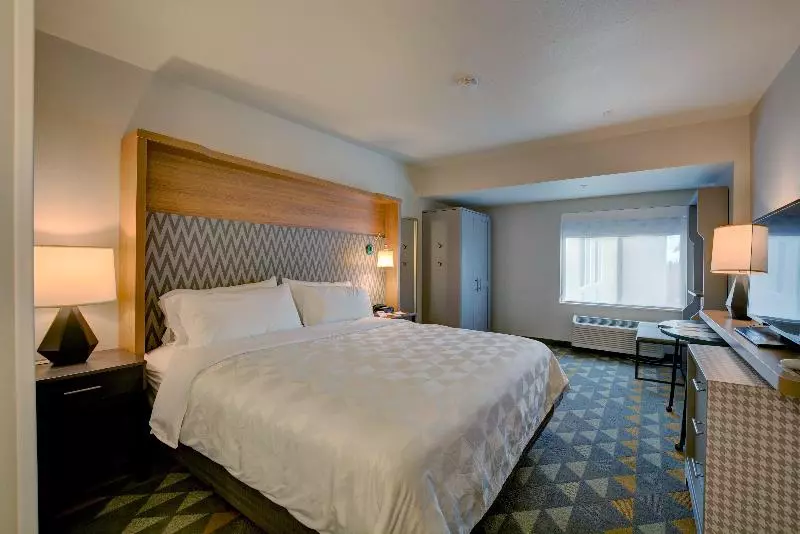 اتاق استاندارد با تخت بزرگ, Holiday Inn Salem, An Ihg